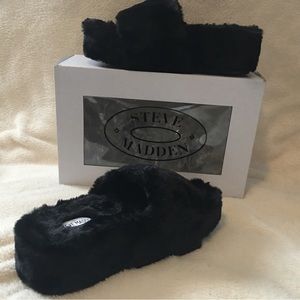 Steve Madden Fabfuzz Black Slipper